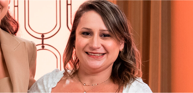 Débora Caprini, paciente, compartilha como o diagnóstico de câncer surgiu após um exame preventivo de rotina.