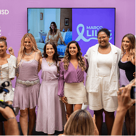Celebridades apoiando a campanha Março Lilás em evento de imprensa.