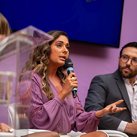 Registros do evento de lançamento da campanha Março Lilás com imprensa.