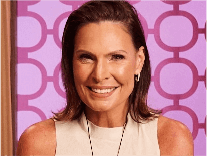 Laura Müller, sexóloga e especialista, explica que o HPV pode permanecer no corpo por anos sem apresentar sintomas.