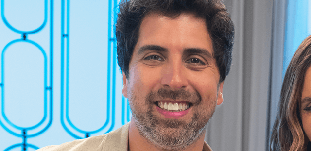 Gabriel Louchard, ator, humorista, ilusionista e apresentador, no episódio 4 de A Sua História com Fernanda Lima, falando sobre a importância dos homens cuidarem da saúde e da prevenção.