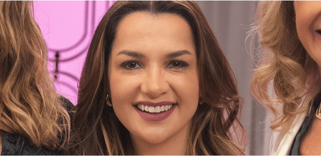 Vivi Cake, apresentadora, influenciadora digital e confeiteira, no episódio 4 de A Sua História com Fernanda Lima, compartilhando sua trajetória de superação e escolha de continuar apesar das dificuldades.