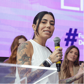 Convidada participa da coletiva do Março Lilás destacando a conscientização sobre o HPV