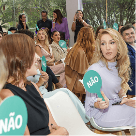 Plateia participa de dinâmica interativa na coletiva do Março Lilás sobre prevenção feminina